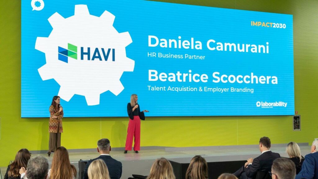 Daniela Camurani e Beatrice Scocchera di HAVI Italia sul palco di IMPACT2030
