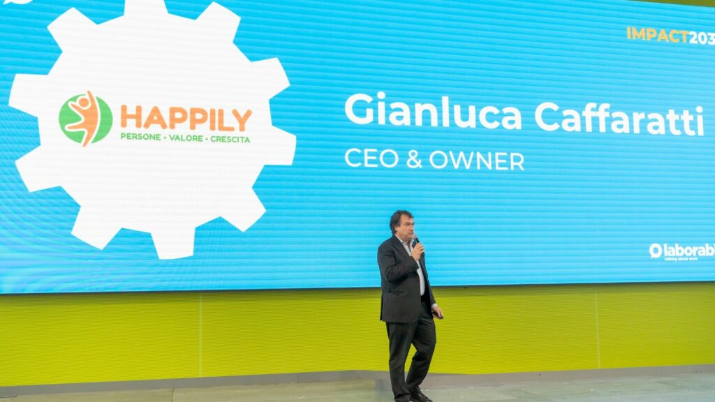 Gianluca Caffaratti di Happily sul palco di IMPACT2030