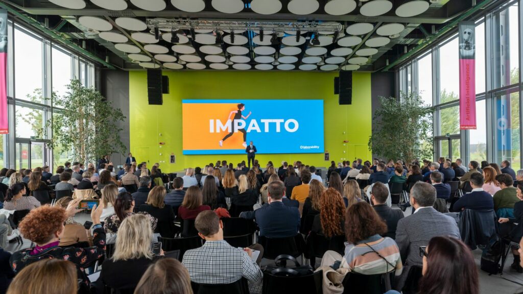 Il fondatore di laborability Gianluca Spolverato sul palco di IMPACT2030